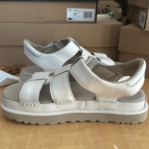 UGG Women’s Capitelle Strap Sandal - Picture 3 of 6